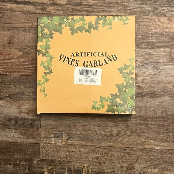 New in box 3 pcs of 6 Foot Green Ivy Garland for Home Holiday Decor - Picture 3 of 6